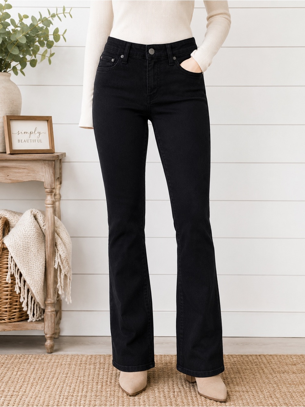 Old Navy Mid Rise Black Bootcut Jeans Women’s Size 14 Stretch Denim